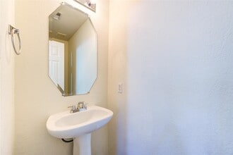 Building Photo - 15326 Mission Oak Dr