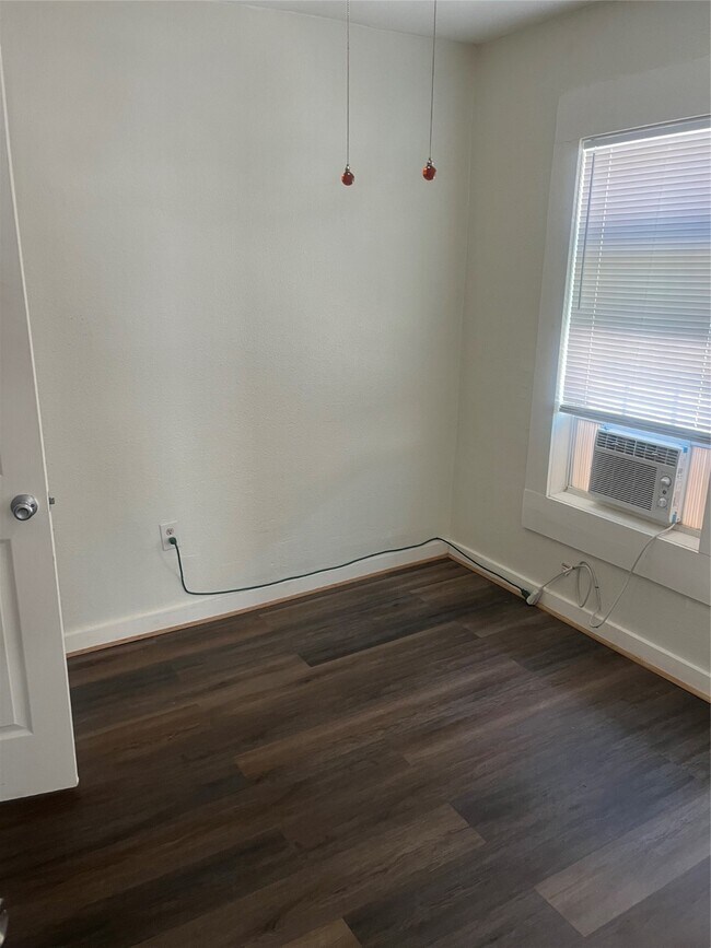 Foto del edificio - 3819 Menard St