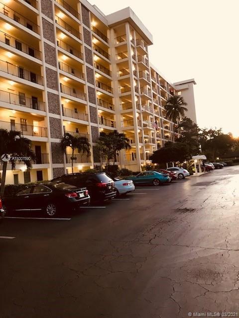 Building Photo - 3200 N Palm Aire Dr