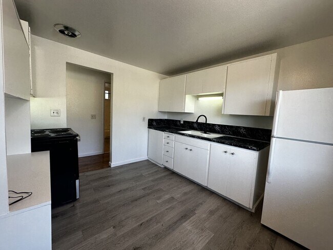 Foto del edificio - 3303 Rucker Ave