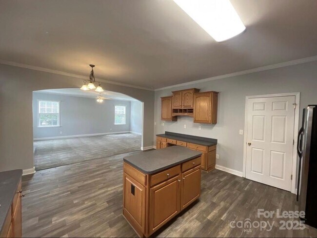 Building Photo - 126 Cloister Ln