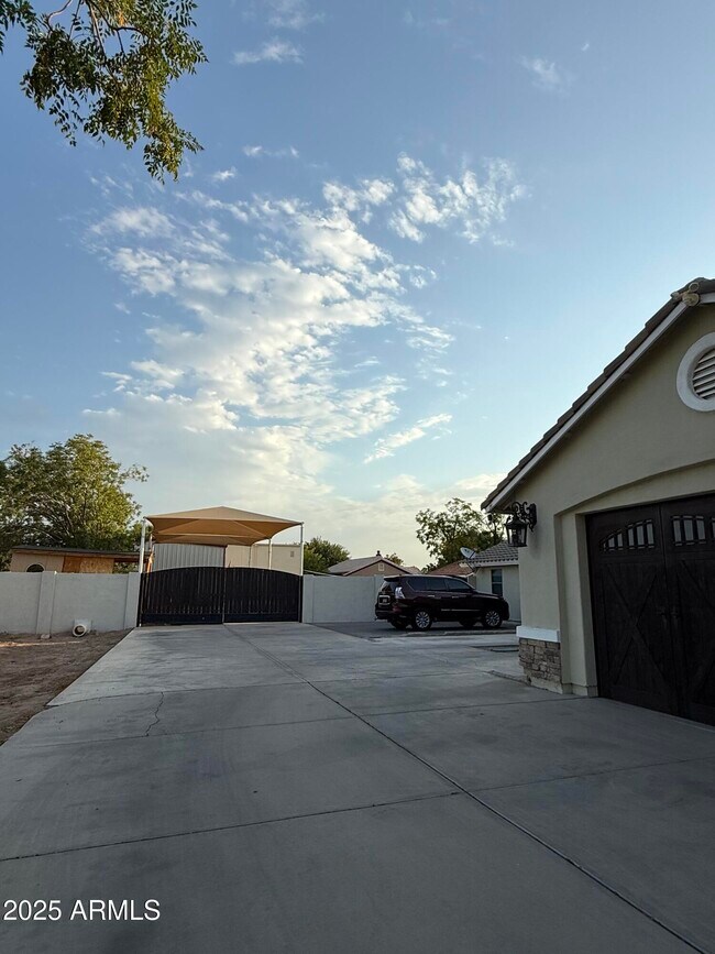 Foto del edificio - 5502 N 105th Ln
