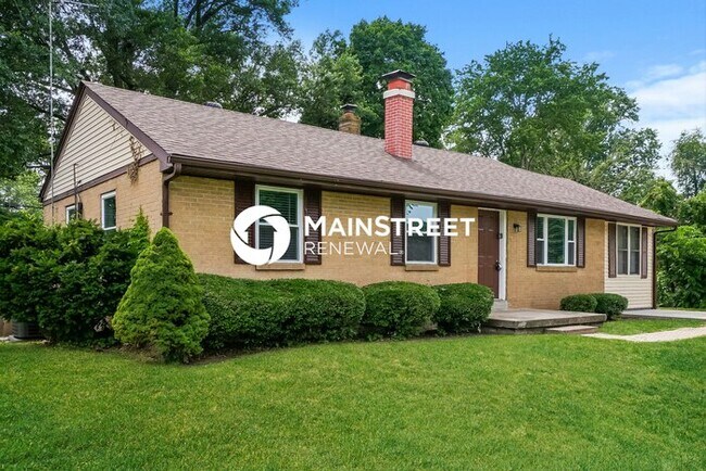 Building Photo - 3 Bedroom Pet-Friendly Home in Jeffersonville, IN with Main Street Renewal