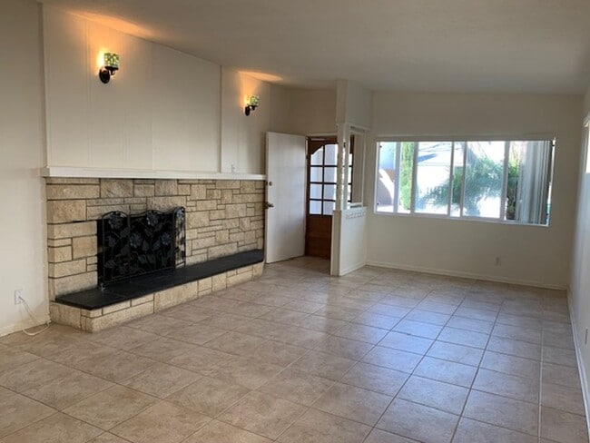 Building Photo - Silverstrand | Oxnard |  2 Bed + 1 Bath