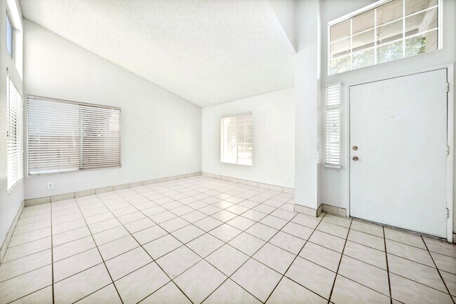 Foto del edificio - 771 E Avenue K7