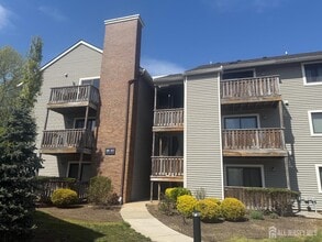 Building Photo - 1908 Ravens Crest Dr