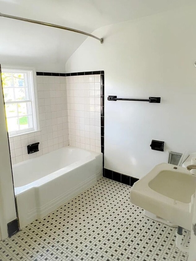 Primary Photo - 4023 Horton Rd