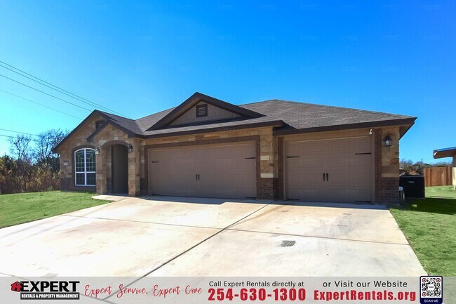 Foto del edificio - Elegant 4-Bedroom Home with Modern Comfort...