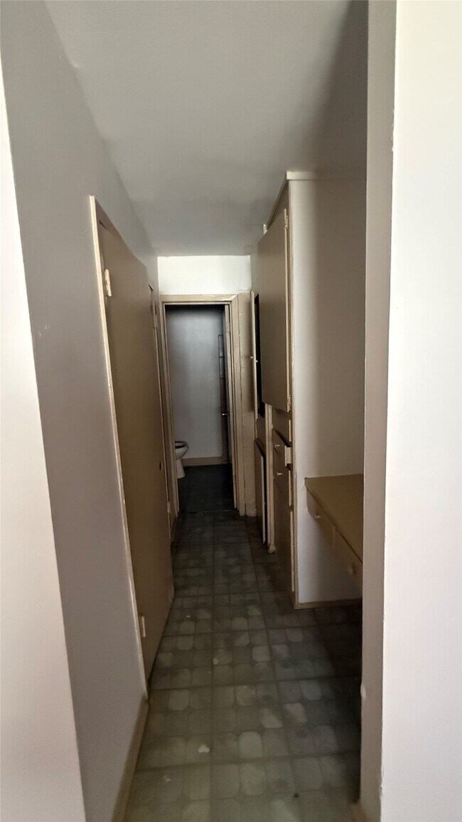 Building Photo - 1849 Richmond Ave