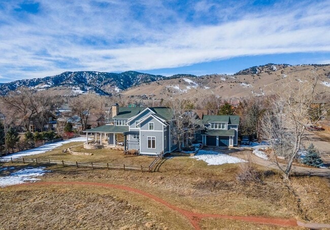 Building Photo - Immaculate 5 Bed 4.5 Bath Home In North Bo...