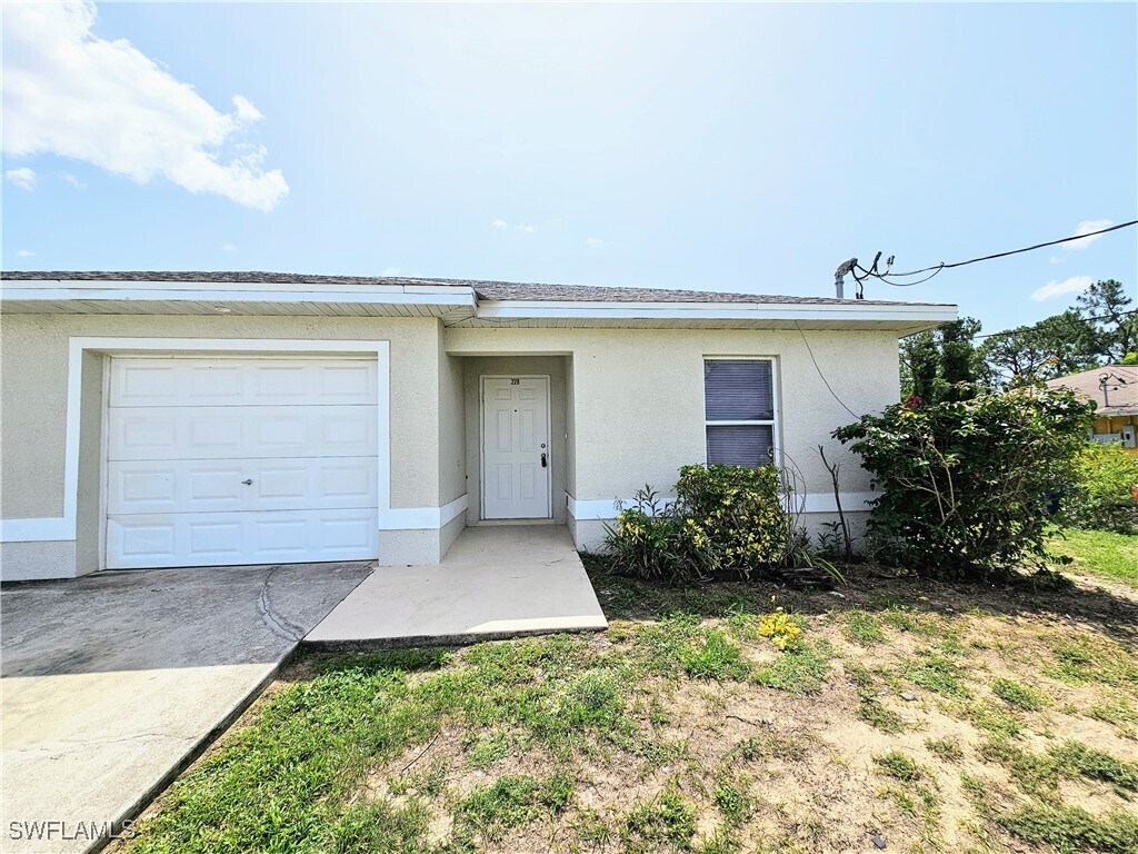 Foto principal - 228 Hightower Ave S