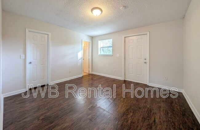 Building Photo - 2529 March Hare Ln