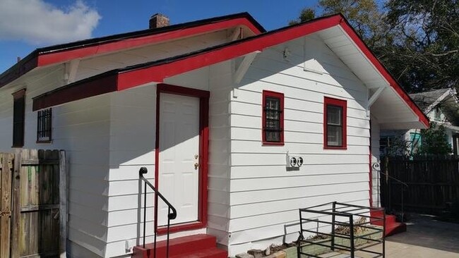 Photo - 118 W 28th St House