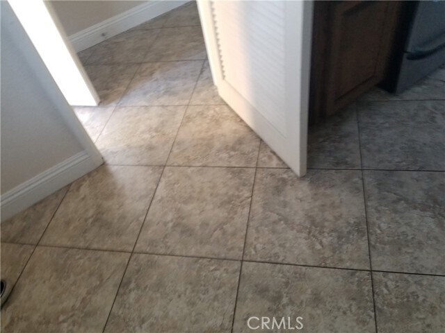 Building Photo - 10943 Country View Dr