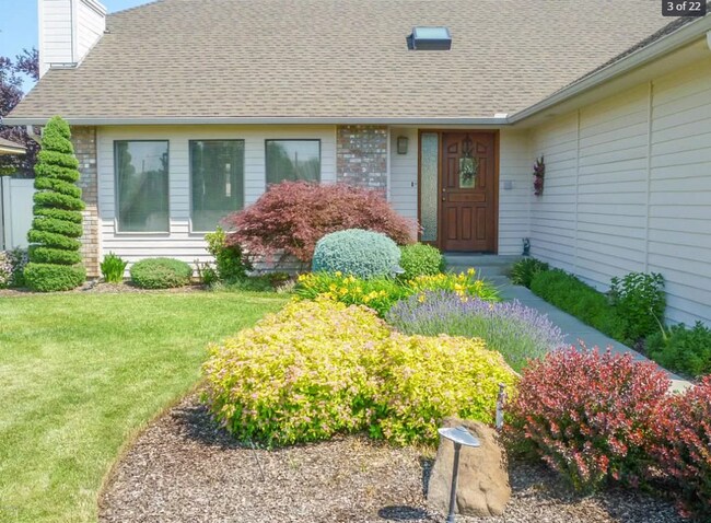 Building Photo - West Valley 3 bedroom 2 bath, living room ...