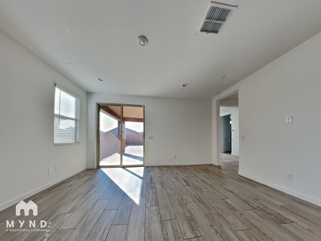 Foto del edificio - 19353 W Elm St