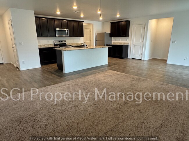 Foto del edificio - 465 W Black Hawk Pl