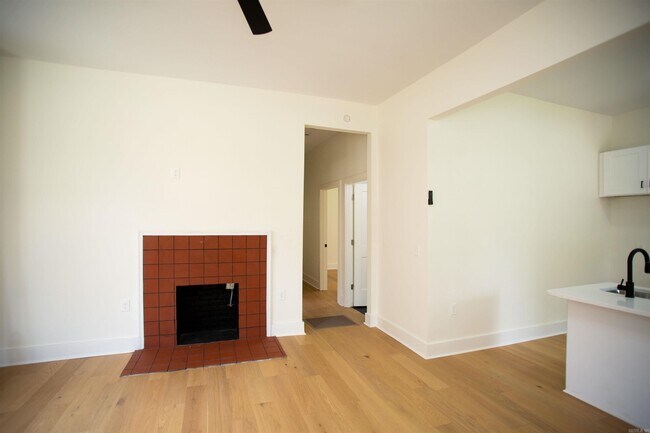 Building Photo - 1704 S Park St