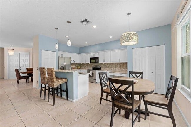 Building Photo - 7061 Chesapeake Cir