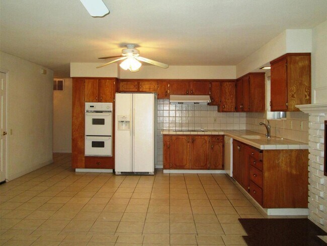 Foto del edificio - Spacious 4 bed 2 bath home in Fremont. Exc...