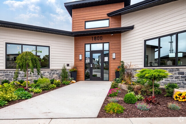 Entrada - Elevate Apartments