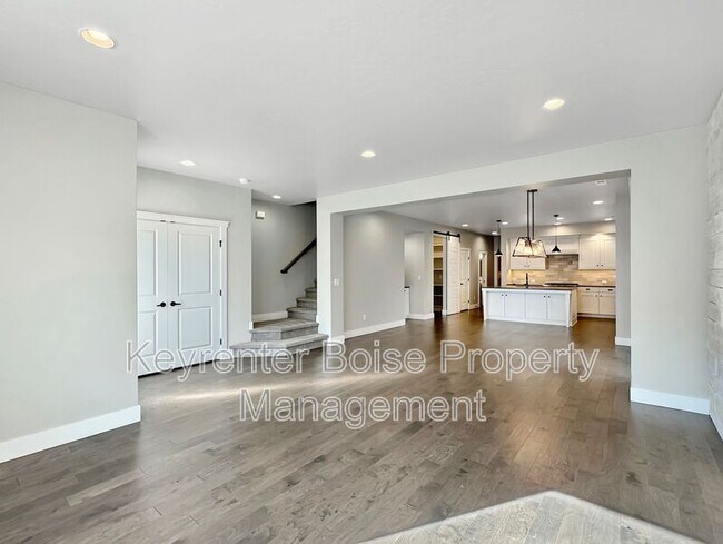 Foto del edificio - 4326 E Parkcenter Blvd