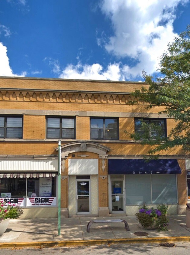 Primary Photo - 902 S Oak Park Ave