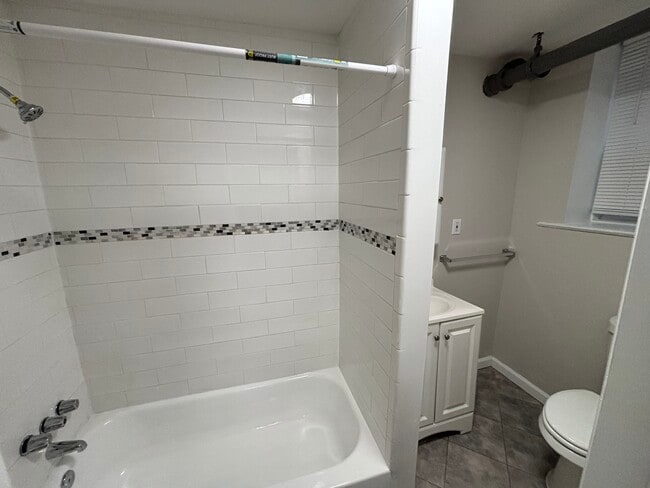 Building Photo - 9 Bentley Ave