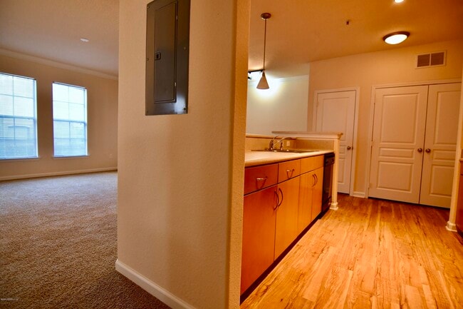 Building Photo - 1300 Riverplace Blvd