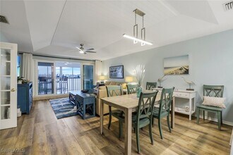 Building Photo - 9101 Vanderbilt Dr