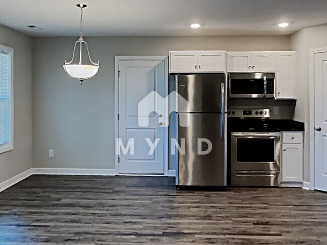 Building Photo - 782 Skyland Dr N