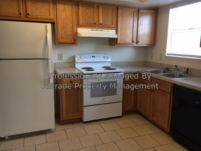 Building Photo - 2375 Chauvin Dr