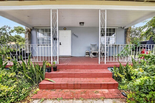 Foto del edificio - 2465 Taylor St
