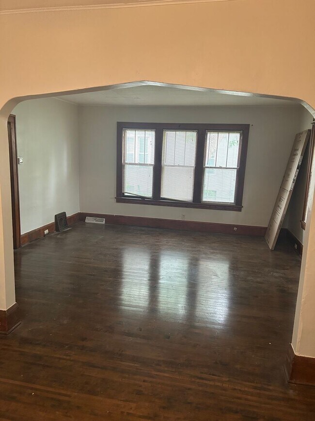 Building Photo - Charming 3-Bedroom Home in McKinley Neighb...