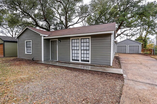 Building Photo - 2203 Westway St