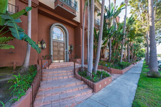 Foto del edificio - Beautiful Westchester Condominium Rental