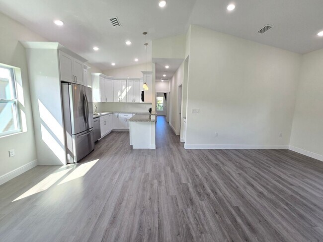 Foto del edificio - Charming 3-Bedroom, 2-Bath Home in Sarasota ~ Near Legacy Trail
