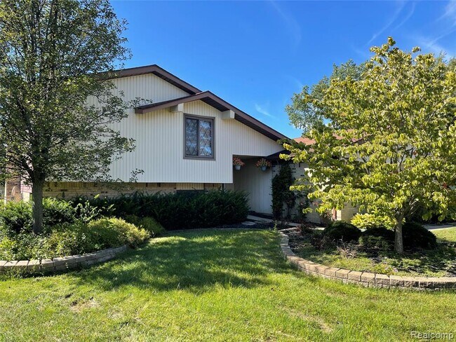 Building Photo - 8687 Westchester Ln