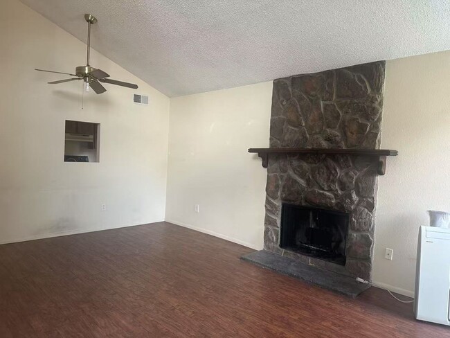 Building Photo - Aurora condo for rent