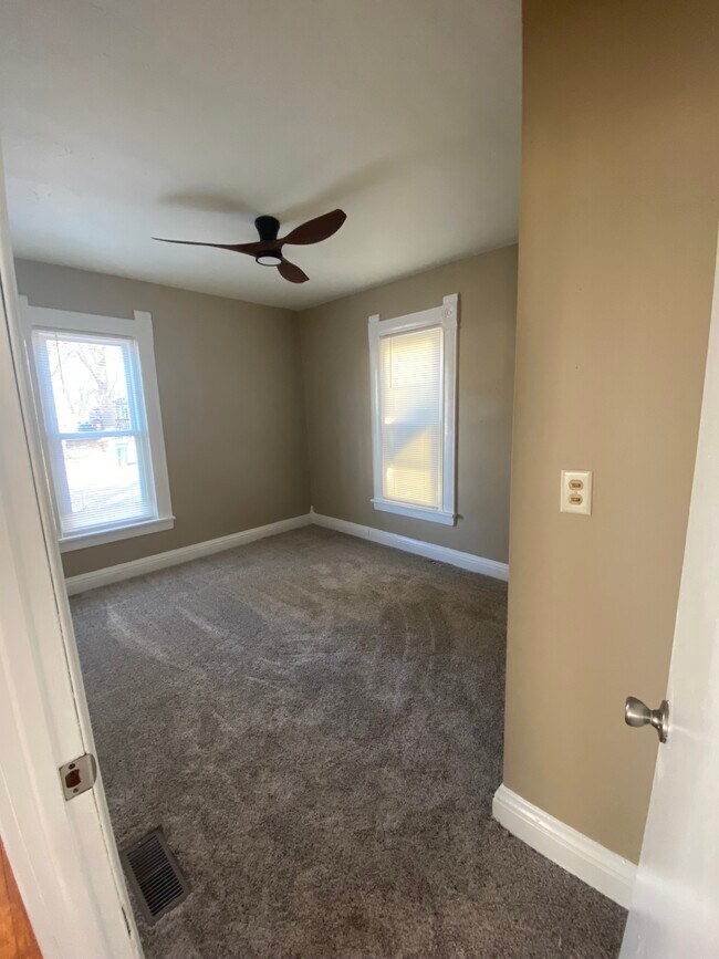 Building Photo - Hempstead