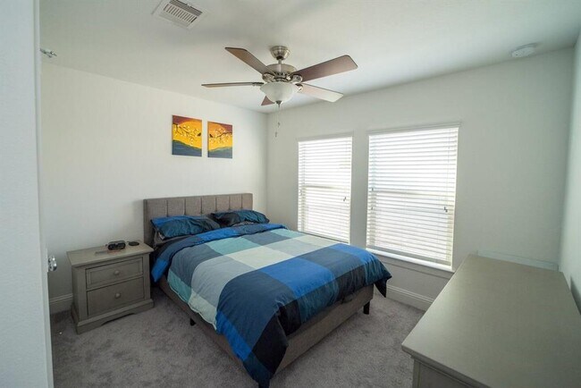 Foto del edificio - 9926 Spring Shadows Park Cir