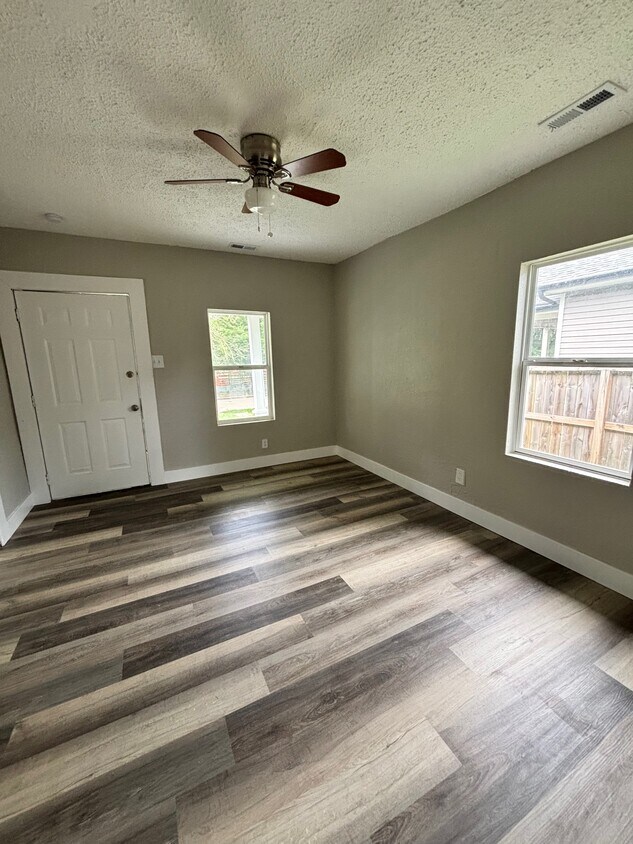Foto principal - 2049 Houston St