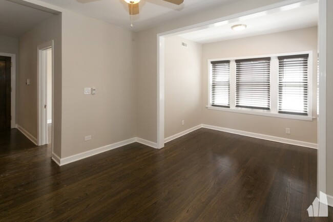 Building Photo - 1606 W Berwyn Ave
