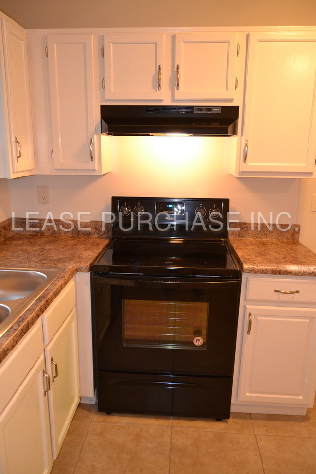 Building Photo - Duplex with Basement