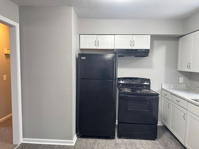 Building Photo - Great location 3 bedroom 1 bath home near ...