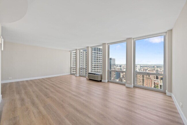 Building Photo - 111 E Chestnut St