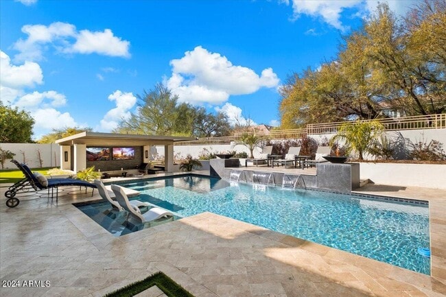 Building Photo - 7600 E Tailfeather Dr