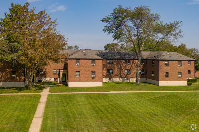 Building Photo - Bay Shore Manor