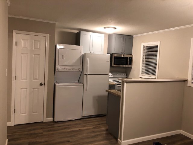 Kitchen - 1103 S Victory St