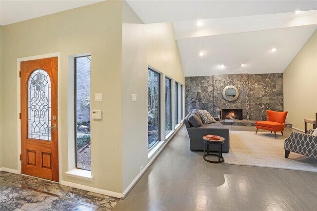 Building Photo - 9658 Longmont Dr